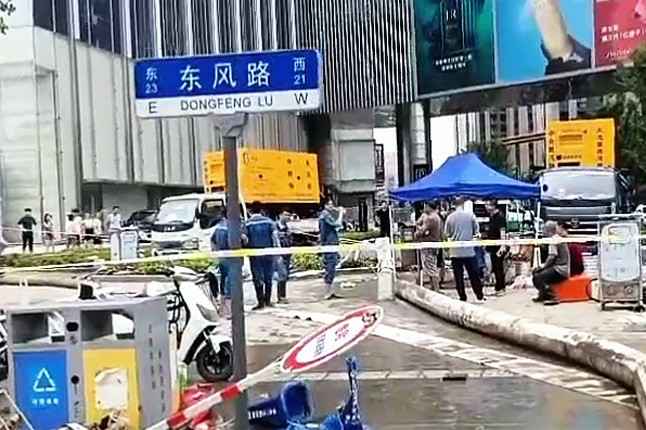上海弘正公共关系咨询有限公司排涝突击队在排涝现场